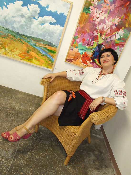 Ukrainian artist and art kurator Galina Shevtsova and her abstract art 